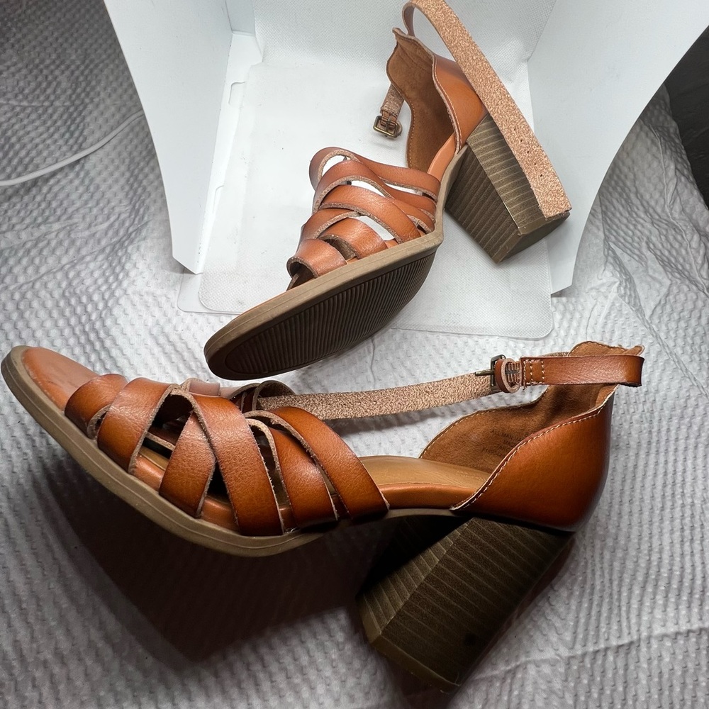 Universal Thread Brown Strappy Heeled Sandals, stacked heels, sz 8 - Picture 1 of 10